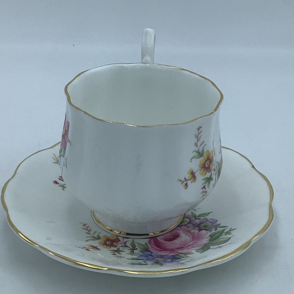 Royal Dover English Bone China Floral Bouquet Teacup and Saucer - Picture 4 of 11